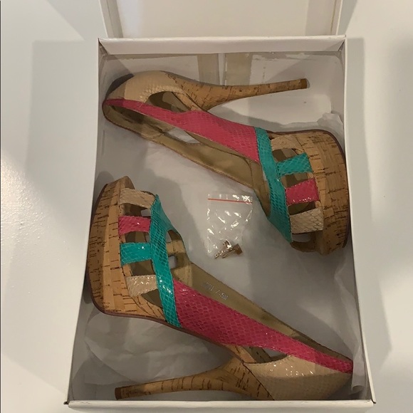 Bakers Peep Toe Pumps - Picture 15 of 16